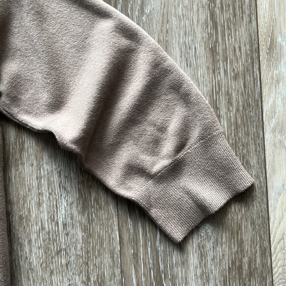 NWT ZARA 1/2 Sleeve, Lightweight Turtle Neck - Picture 4 of 6